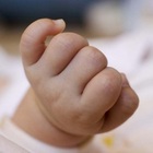 Siena, neonato di 24 giorni trovato morto in culla: ipotesi cause naturali, disposta l'autopsia