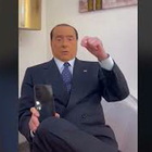 Berlusconi racconta barzelletta su TikTok con lui per protagonista insieme a Biden, Putin e il Papa
