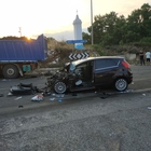 Taranto, schianto in auto contro un camion: morta mamma Francesca e la figlia Nicole di 11 anni
