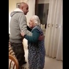 Torino, nonna Maria balla la mazurka a 104 anni, cade e si rompe il femore: operata, sta bene