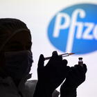 Pfizer, accordo con l'Ue per 10 milioni di dosi aggiuntive: «Arriveranno entro giugno»