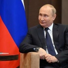 Putin si paragona a Pietro il Grande, poi ha un malore dopo l'intervento in tv: «Cure mediche urgenti»