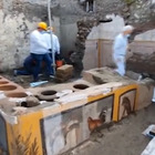 Pompei, ritrovato un Thermopolium intatto: è la "tavola calda" dell'antichità