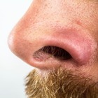 Covid, uno spray nasale può proteggere dal contagio: lo studio dei ricercatori di Birmingham
