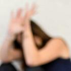 «Stuprata a 15 anni dai compagni di classe», la denuncia choc di una ragazza. Arrestato un coetaneo
