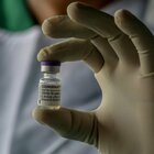 Variante Delta, i vaccini Pfizer e AstraZeneca sono efficaci ma servono due dosi: l'ultimo studio