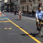 Milano, addio posti auto e strade più strette in fase 2: spazio a tavolini dei bar e bici