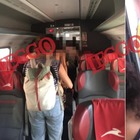 Treno Italo fermo quattro ore vicino a Termini, passeggeri furiosi: «Bloccati senza aria condizionata» FOTO