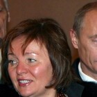 Putin, l'ex moglie Lyudmila e il nuovo marito 20 anni più giovane: una vita tra viaggi e lusso (aggirando le sanzioni)