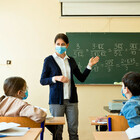 Scuola, che succede se c'è un contagio in classe? Dalla quarantena al test rapido, le linee guida del ministero. Azzolina: «Il rischio zero non c'è»
