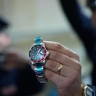 Milano, aggredito in pieno giorno per l'orologio dal polso: era un raro modello da 250mila euro