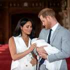 Meghan Markle e principe Harry, secondo figlio in arrivo. Lei incinta: “Archie diventerà un fratello maggiore”. Annuncio ufficiale