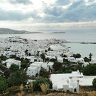 Mykonos, coprifuoco sino alle 6 del mattino: vietata la musica nei locali