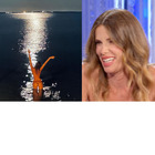 Alessia Marcuzzi, topless in mezzo al mare: il video super sexy al chiaro di luna