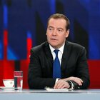 Medvedev e l'insulto a Macron, Draghi e Scholz: «Mangia rane, spaghetti e salsicce. Torneranno a casa ubriachi»