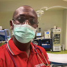 Medico aggredito da un paziente: «Non toccarmi, sei nero, mi attacchi le malattie»