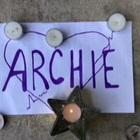 Gb, morto il 12enne Archie. Candele e peluche fuori dall'ospedale