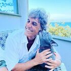 Federico Coccia, il veterinario dei vip dolcissimo con il bulldog: «Amore a prima vista»