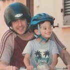 Mattia morto a 8 anni nell'alluvione, il commovente saluto del padre: «Torneremo a girar in Vespa e tirar baci»