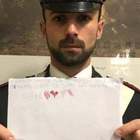«Carabinieri salvate tutto il mondo. Siete super eroi»: bimbo di 8 anni accoglie così i militari che arrestano il papà per maltrattamenti FOTO