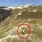 Sesso ad alta quota, coppia di escursionisti focosi dà sfogo alla passione. La webcam in Austria riprende tutto
