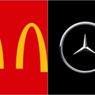 "Restiamo distanti", da McDonalds alla Mercedes: per la prima volta i grandi marchi cambiano il logo