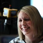 AstraZeneca: chi è Lisa Shaw, la giornalista BBC morta dopo il vaccino