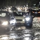 Bomba d'acqua su Roma: allagamenti, alberi caduti e strade chiuse