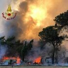 Incendio in un camping a Castel Fusano: bungalow distrutti