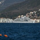 Solaris, il superyacht di proprietà dell'oligarca russo Roman Abramovich, soggetto a sanzioni britanniche, salpa verso il lussuoso porto turistico in Montenegro