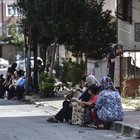 Terremoto a Istanbul, due forti scosse: gente in strada, crolla un minareto