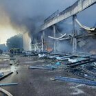 Bombardato centro commerciale: almeno 18 morti
