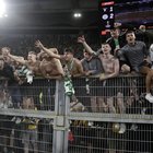Lazio, 12 ultras arrestati: cercavano il contatto con i tifosi del Celtic. Ferito un poliziotto