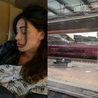 Belen Rodriguez torna a lavorare a una settimana dal parto: sul treno verso Roma con la sua Luna Marì