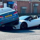Lamborghini Huracan travolta dall'utilitaria: bolide distrutto all'incrocio