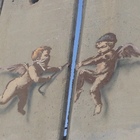 Betlemme, gli angeli di Banksy lottano per la pace aprendo un varco nel muro