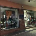 Roma, negozi in bolletta: serrande abbassate 30 minuti prima dell'orario di chiusura e vetrine spente fino a Natale